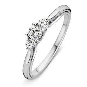 Weißgoldring mit Diamant