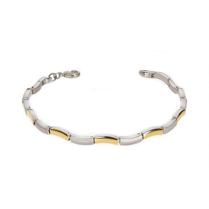 De Boccia Titanium Armband Bicolor 0370-02 van Boccia heeft afwisselend zilveren en gouden segmenten, aangevuld met een modern design en karabijnsluiting, elegant gepresenteerd op een witte achtergrond.