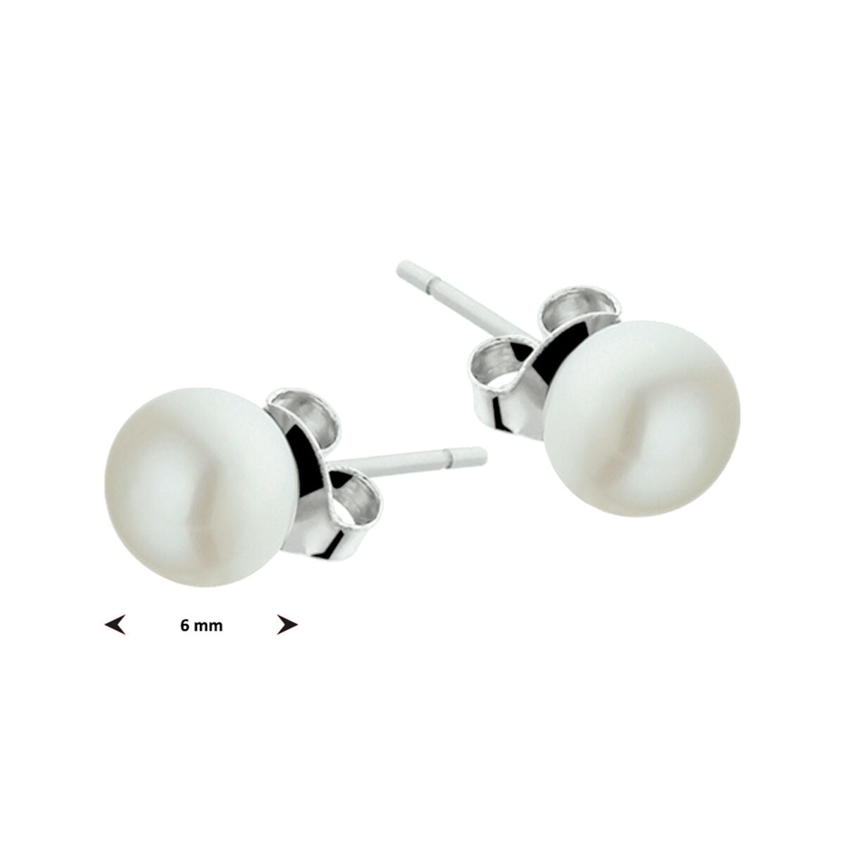 Een paar Van der Kooij Collectie oorknoppen parel zilver gerhodineerd met 6 mm witte zoetwaterparels, zilveren knopjes en vlinder achterkant-perfect voor fans van zilveren sieraden. Weergegeven op een witte achtergrond.