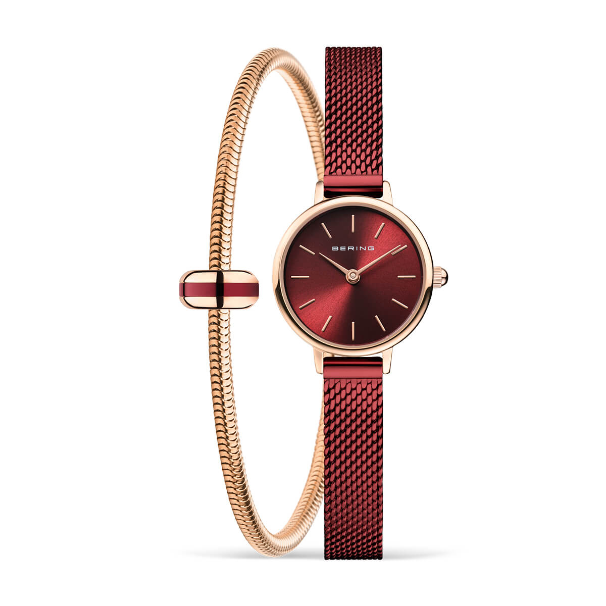 Uhr mit rotem Zifferblatt und rotem Mesh-Armband, kombiniert mit einem goldfarbenen Armreif