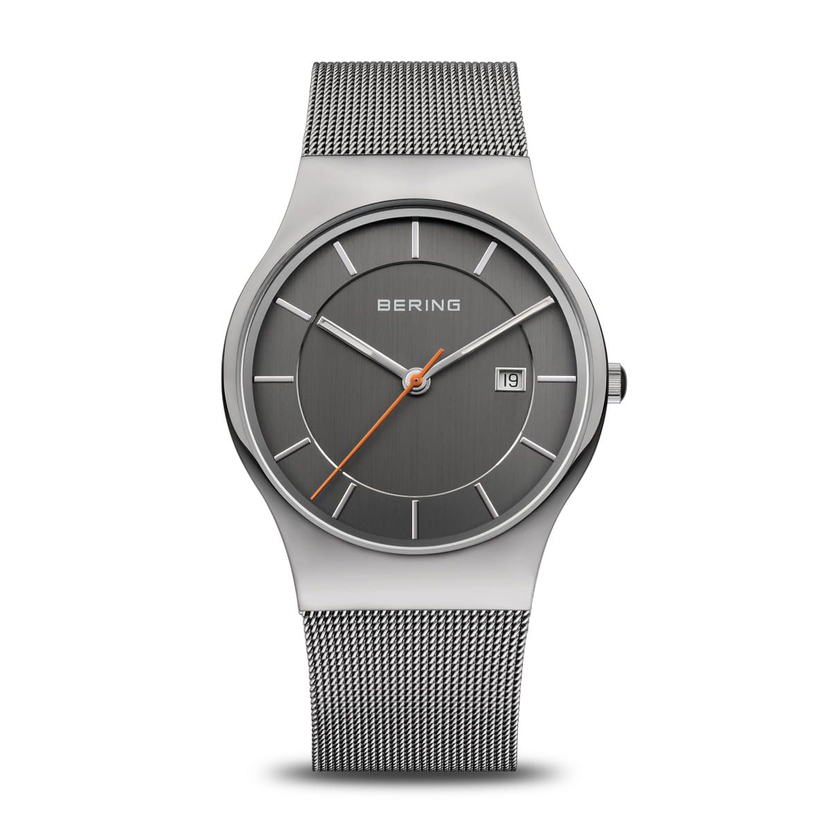 Uhr mit grauem Zifferblatt, silbernem Gehäuse und Mesh-Armband, orangefarbener Sekundezeiger