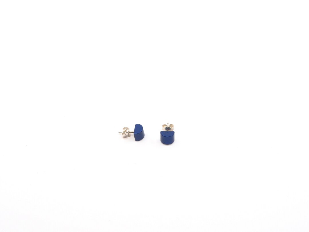 Farbige halb runde Ohrringe blau