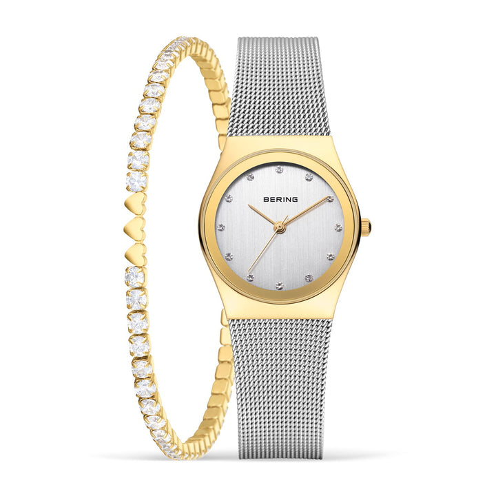 Het Bering Dameshorloge (12927-001-GWP) heeft een minimalistisch ontwerp in goud en zilver, aangevuld met een zilveren meshband en Quartz-uurwerk. De wijzerplaat heeft kleine uurmarkeringen. Erbij hoort een gouden armband versierd met ronde edelstenen en hartvormige accenten.