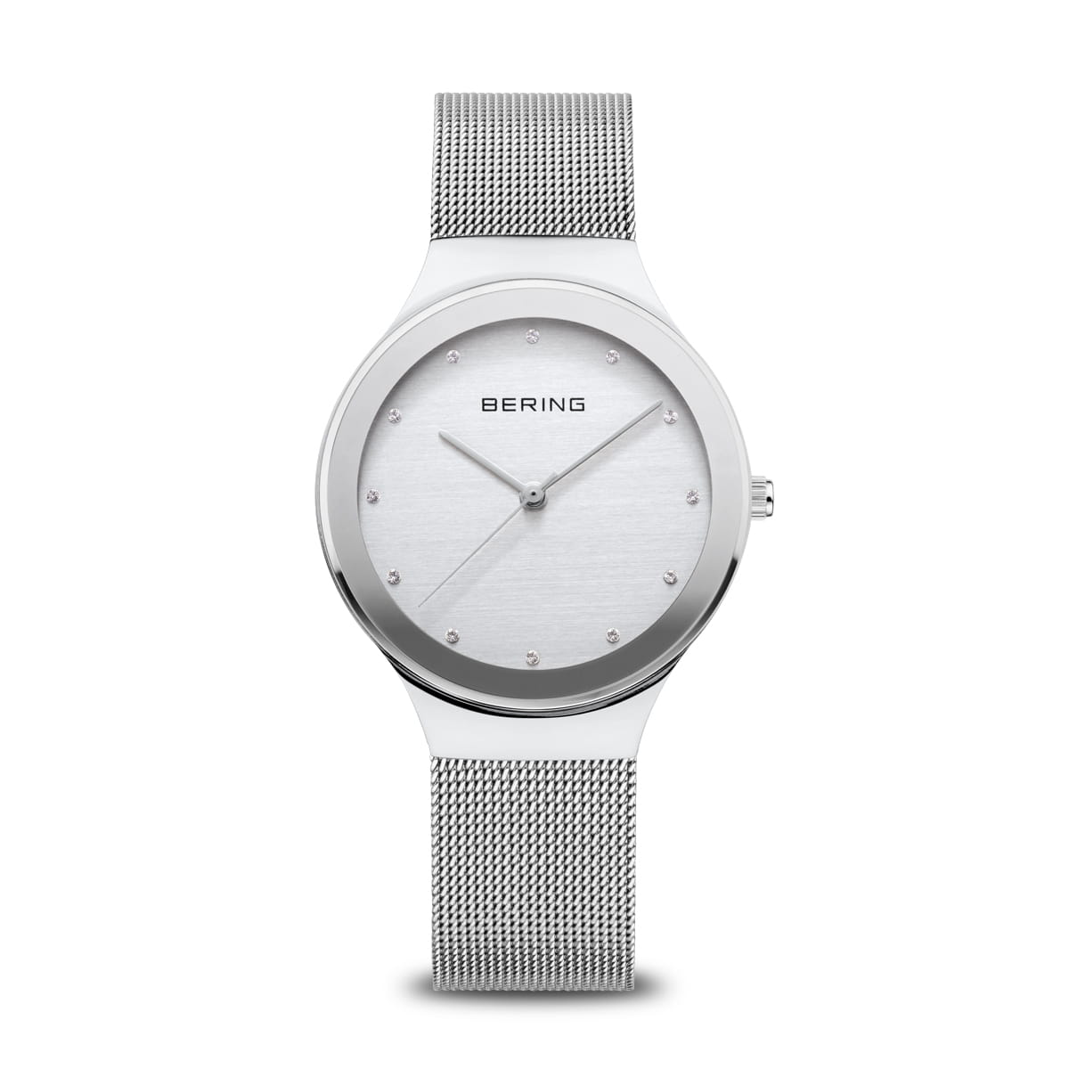 Uhr mit silbernem Gehäuse, silbernem Mesh-Armband und silbernem Zifferblatt mit Strasssteinen
