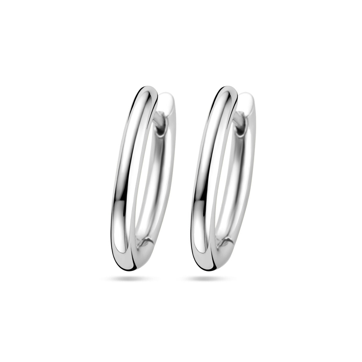 Klapp-Ohrringe aus rhodiniertem Silber mit geschwungener Form und glänzender Oberfläche