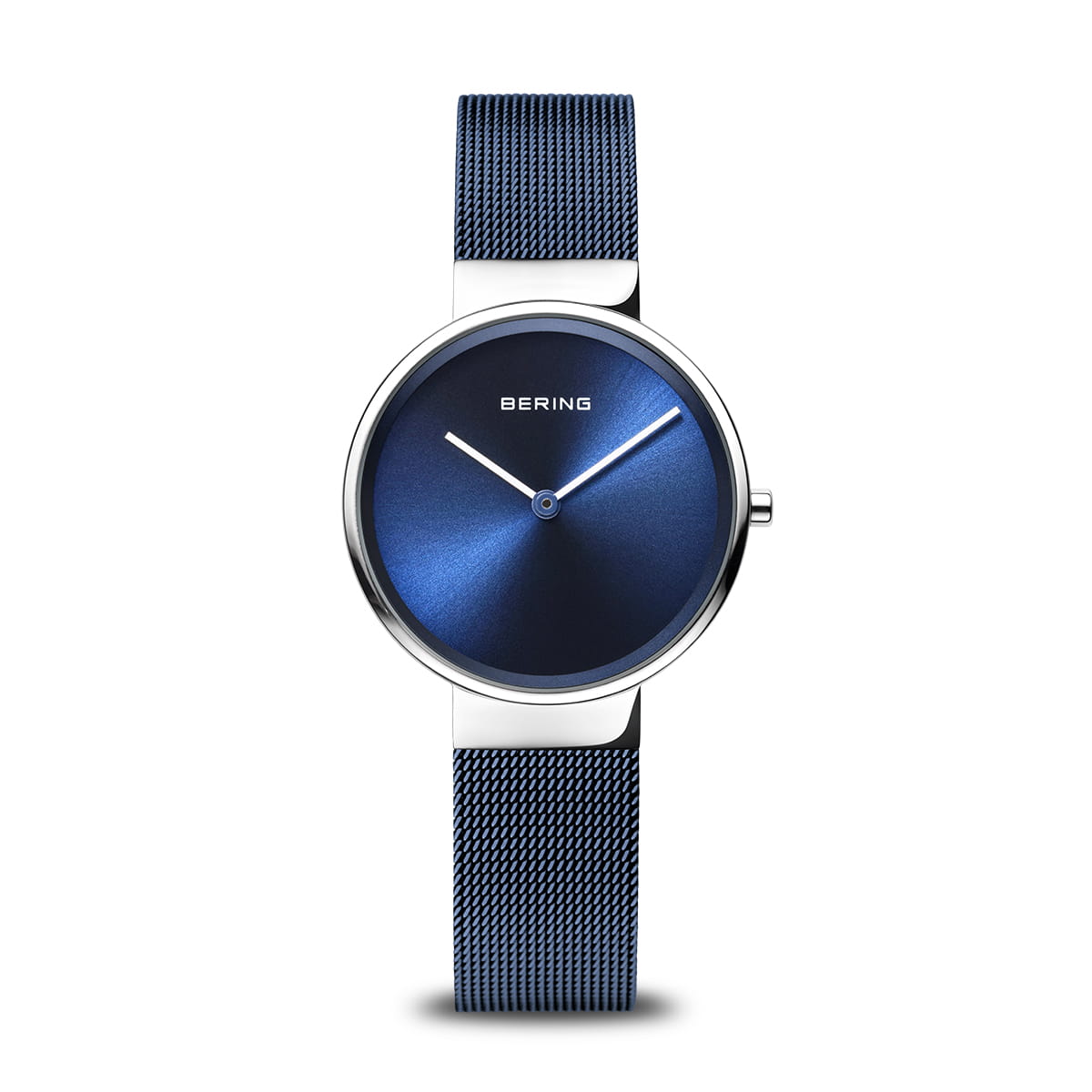 Uhr mit blauem Zifferblatt und silbernem Mesh-Armband