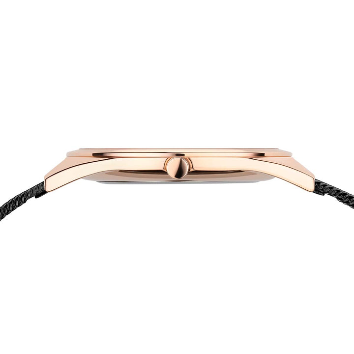 Zijaanzicht van een Bering 17031-162 Unisex Quartz Horloge in roségoud met een zwarte gevlochten band. Het horloge heeft een strak, minimalistisch design en krasbestendig saffierglas in een gladde, ronde roestvrijstalen kast, met een elegant, dun profiel en een kleine kroon aan de rechterkant.