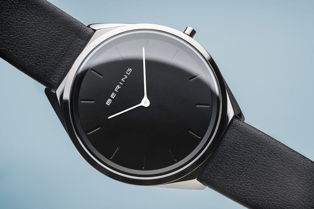 Bering Unisex-Uhr mit schwarzem Zifferblatt – 17039-402