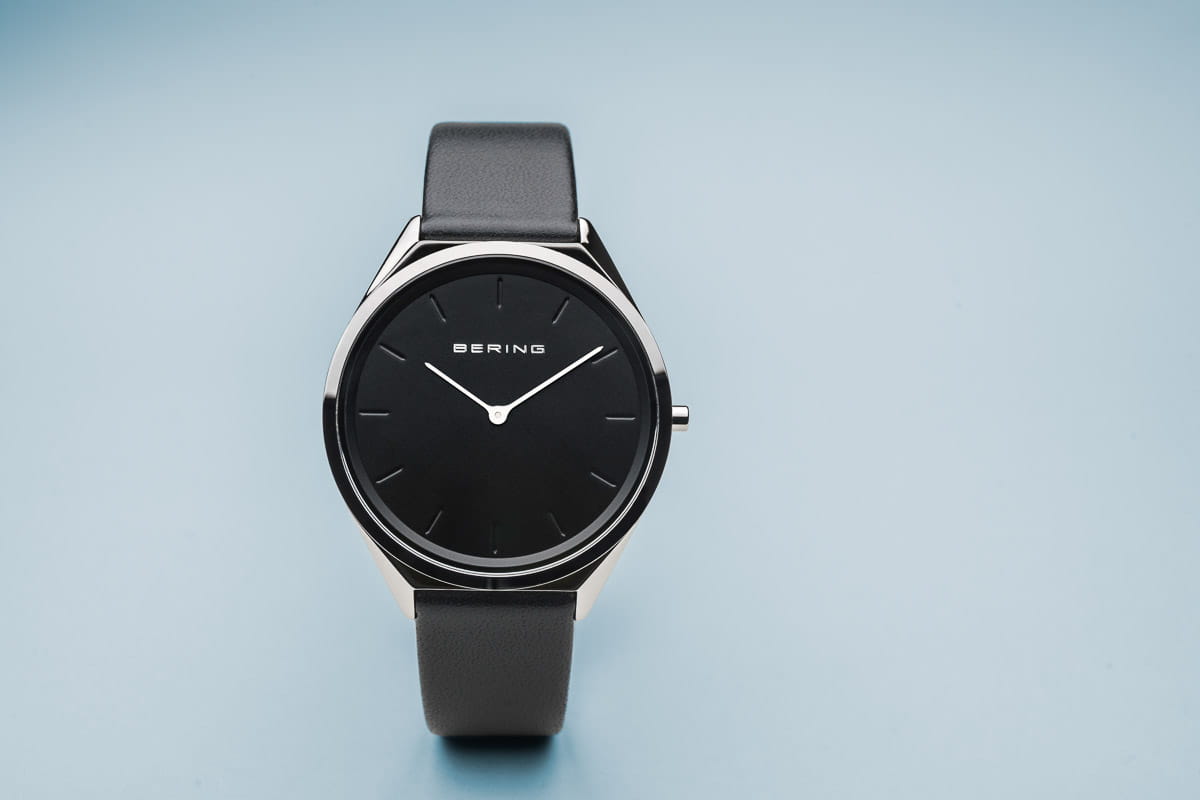 Bering Unisex-Uhr mit schwarzem Zifferblatt – 17039-402