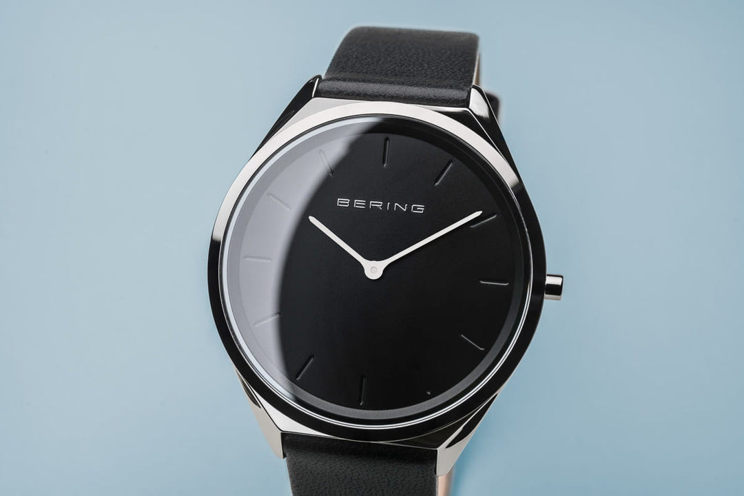 Bering Unisex-Uhr mit schwarzem Zifferblatt – 17039-402