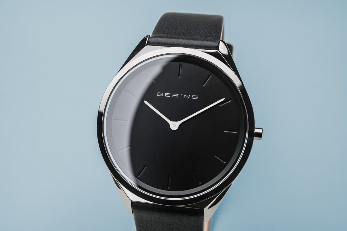 Bering Unisex-Uhr mit schwarzem Zifferblatt – 17039-402