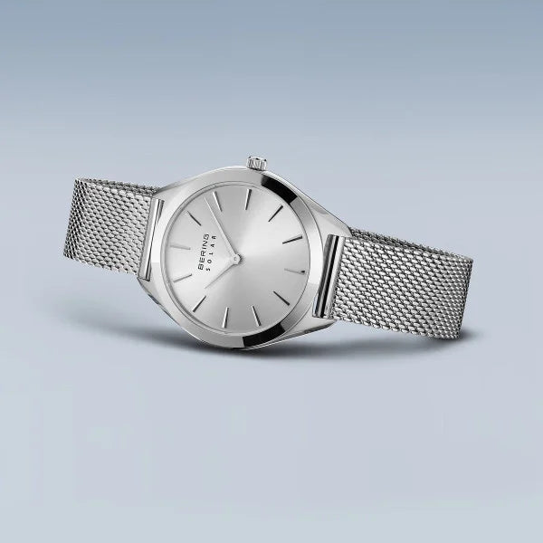 Bering Damenuhr Solar silberfarbenes Zifferblatt - 17331-000
