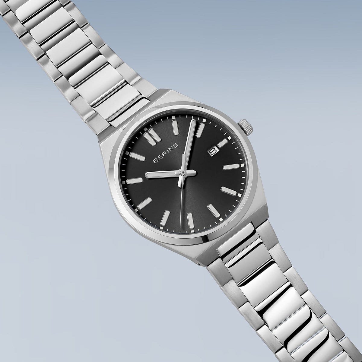 Bering Herrenuhr schwarzes Zifferblatt 17639-702