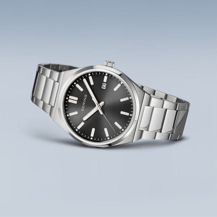 Bering heren horloge zwarte wijzerplaat 17639-702