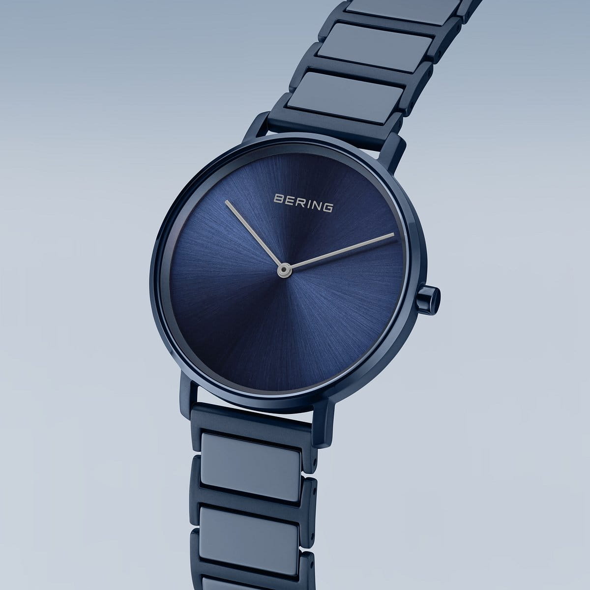 Bering Herrenuhr mit blauem Zifferblatt – 18539-797