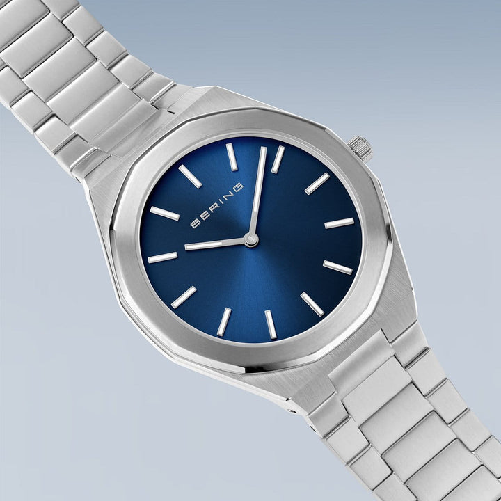 Bering Herrenuhr mit blauem Zifferblatt – 19641-707