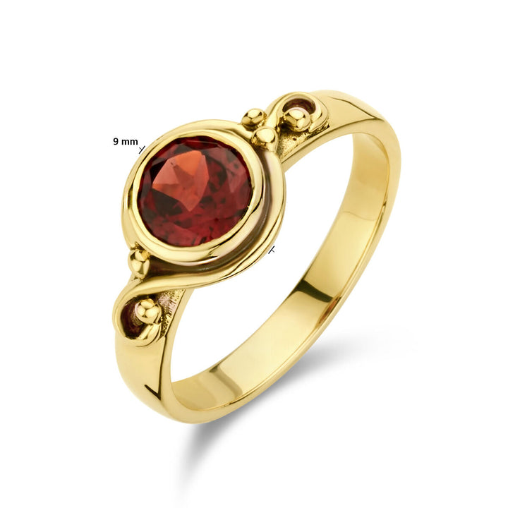 De Van der Kooij Collectie vintage ring granaat oxi 14K geelgoud heeft een rond, dieprood 9 mm granaat middenstuk met decoratieve gouden accenten, perfect als dames sieraden. Afgebeeld op een witte achtergrond.
