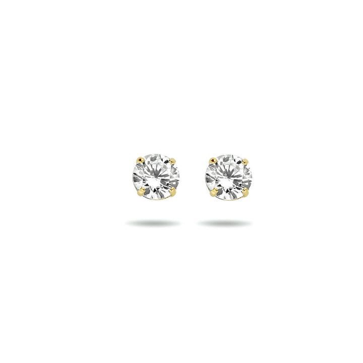 Een paar oorknoppen zirkonia 14K geelgoud van Van der Kooij Collectie getoond op een effen witte achtergrond met subtiele schaduwen eronder.