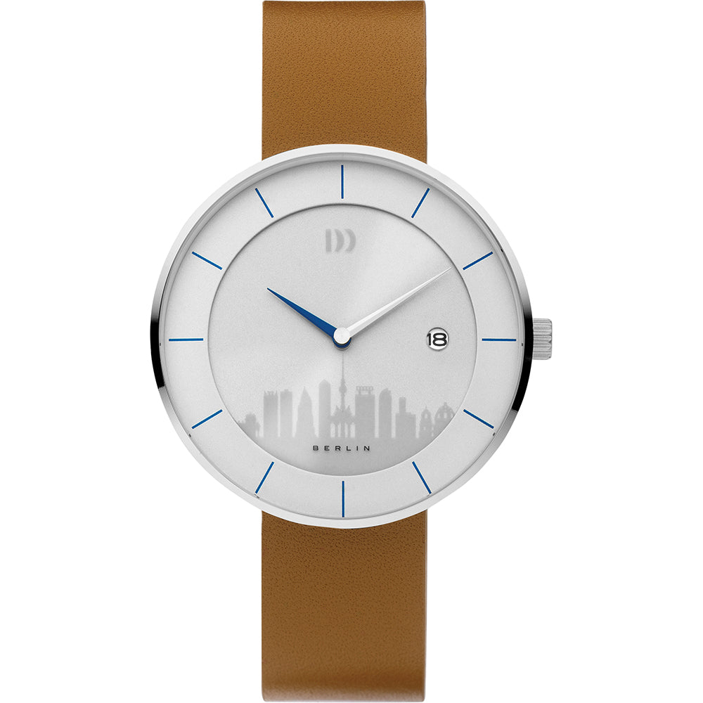 Uhr mit silbernem Gehäuse, weißem Zifferblatt und blauen Zeigern, braunem Silikonarmband