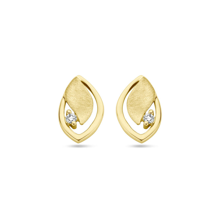 Van der Kooij Collectie oorknoppen van 14K geelgoud met poli/mat afwerking, elk voorzien van een diamant (2x 0.015ct, H SI). Moderne en elegante oorbellen traditionele tegen een witte achtergrond.