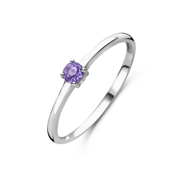 Een delicate Van der Kooij Collectie ring met geboortesteen licht amethist juni in gerhodineerd zilver, met een dunne band en een kleine ronde edelsteen in een vier-punts zetting, afgebeeld op een witte achtergrond.
