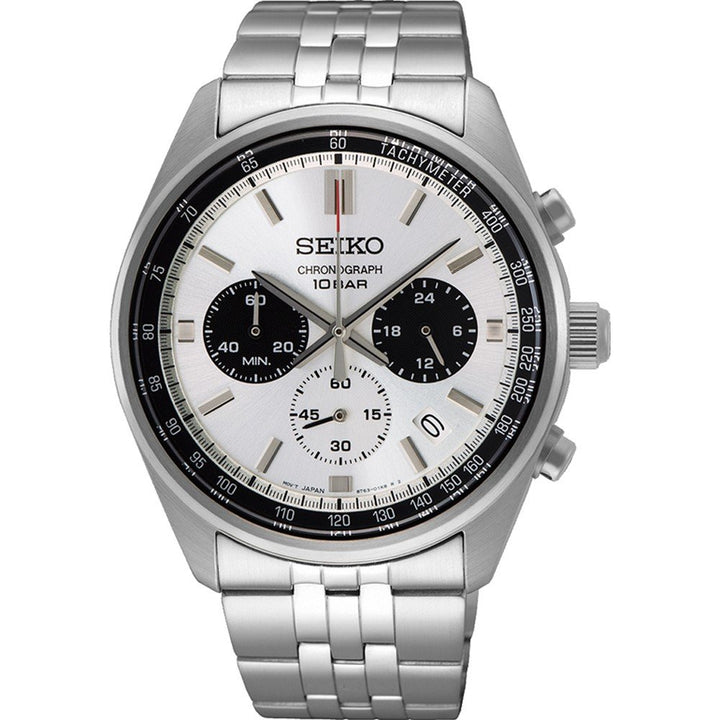 Het Seiko heren horloge SSB425P1 heeft een chronograaf design met een roestvrijstalen kast en band, zilveren wijzerplaat met drie subdials, zwarte en zilveren markeringen, tachymeterschaal, zwarte wijzers en twee zijknoppen.