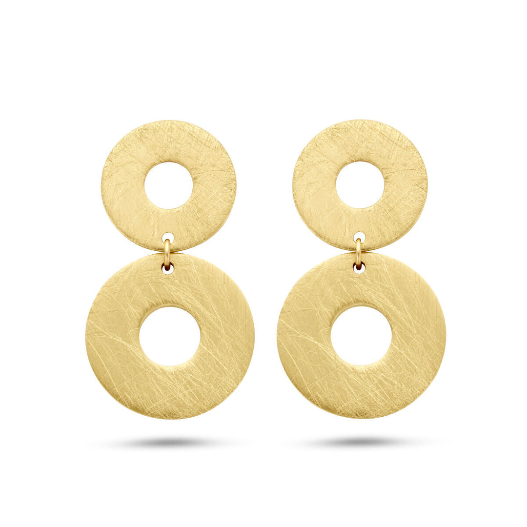 Van der Kooij Collectie oorhangers poli/mat, vervaardigd in 14K geelgoud, met twee ovaalvormige elementen met centrale uitsparingen, gepresenteerd op een witte achtergrond.