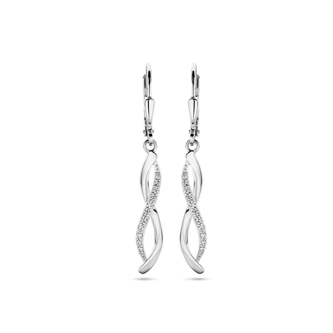 Een paar Van der Kooij Collectie oorhangers zirkonia brisur haak zilver gerhodineerd met een gedraaid motief en fonkelende zirkonia aan één zijde, afgebeeld op een witte achtergrond.