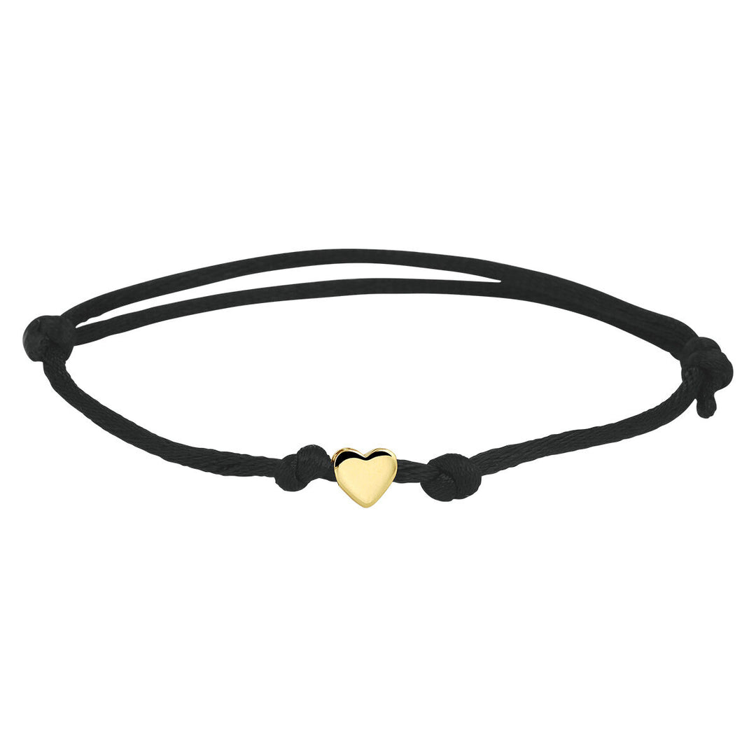 Een zwart satijnen damesarmband van de Van der Kooij Collectie, met verstelbaar koord, een 14K gouden hartje en accenten van rubber/nylon/leer.
