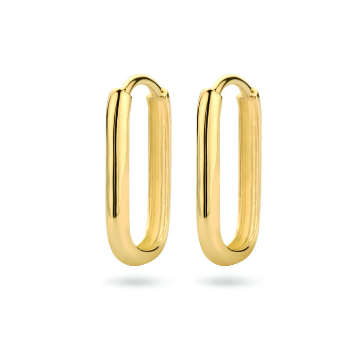 Een paar klapoorringen paperclip 14K geelgoud van Van der Kooij Collectie met een glanzend, rechthoekig ontwerp en gladde randen. Stijlvolle dames oorbellen op een witte achtergrond, perfect voor elke gelegenheid.