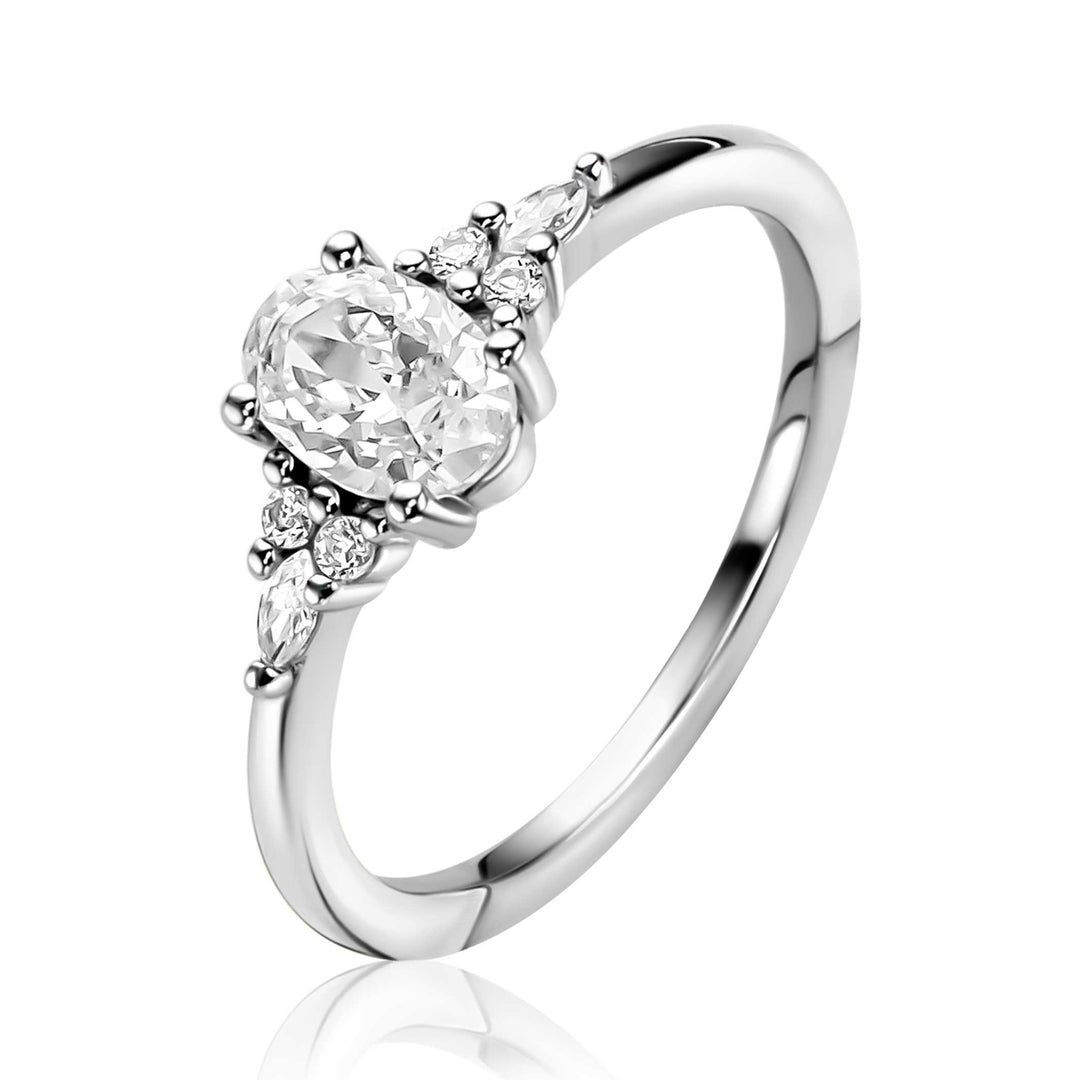 De Zinzi Ring zilver ZIR2698 is een duurzame zilveren verlovingsring met een ovale centrale diamant, waardoor door kleine ronde en markiesvormige zirkonia aan beide zijden.