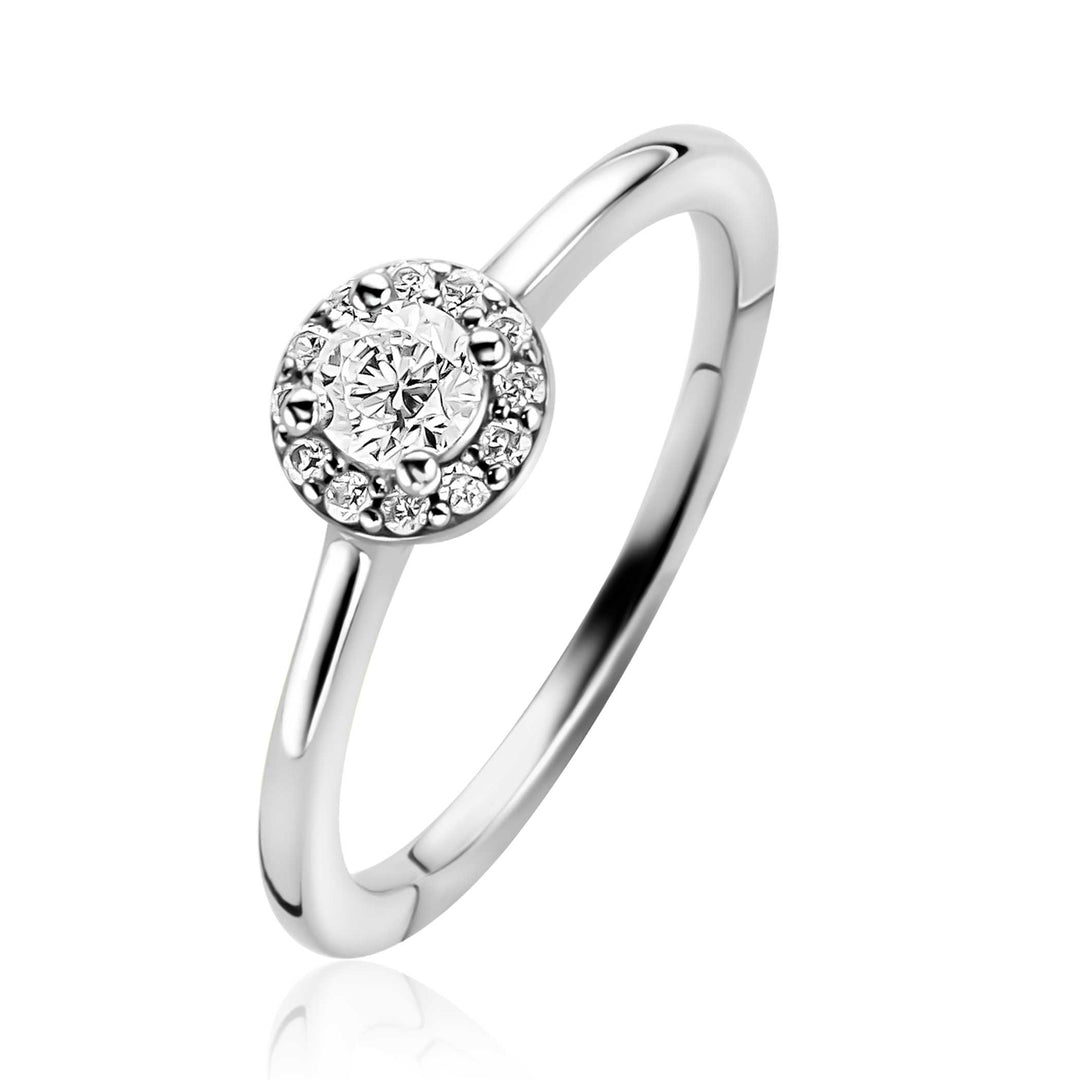 De Zinzi Ring zilver ZIR2697 van Zinzi heeft een ronde cluster van witte zirkonia's in het midden, die een sprankelende halo vormen op een strakke, gepolijste zilveren band.