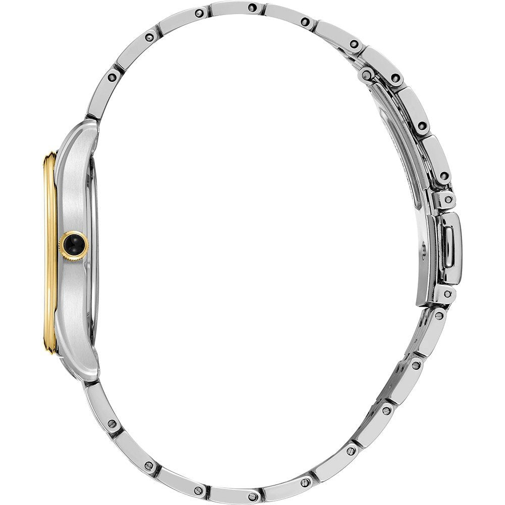 Het Seiko dameshorloge SWR070P1 heeft een strak design met een zilveren metalen band, een dunne rechthoekige kast met een gouden rand aan de linkerkant en een kleine zwarte kroonknop. Dit quartzhorloge heeft een roestvrijstalen band en een sluiting aan de rechterkant.