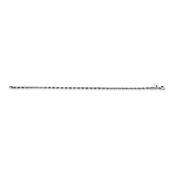 De Zinzi Armband Zilver Zia1129 A heeft een strak, gepolijst ontwerp met gelijkmatig verdeelde ronde schakels en een kleine ZINZI-sluiting. Deze zilveren armband straalt elegantie en charme uit, plat gelegd tegen een witte achtergrond.