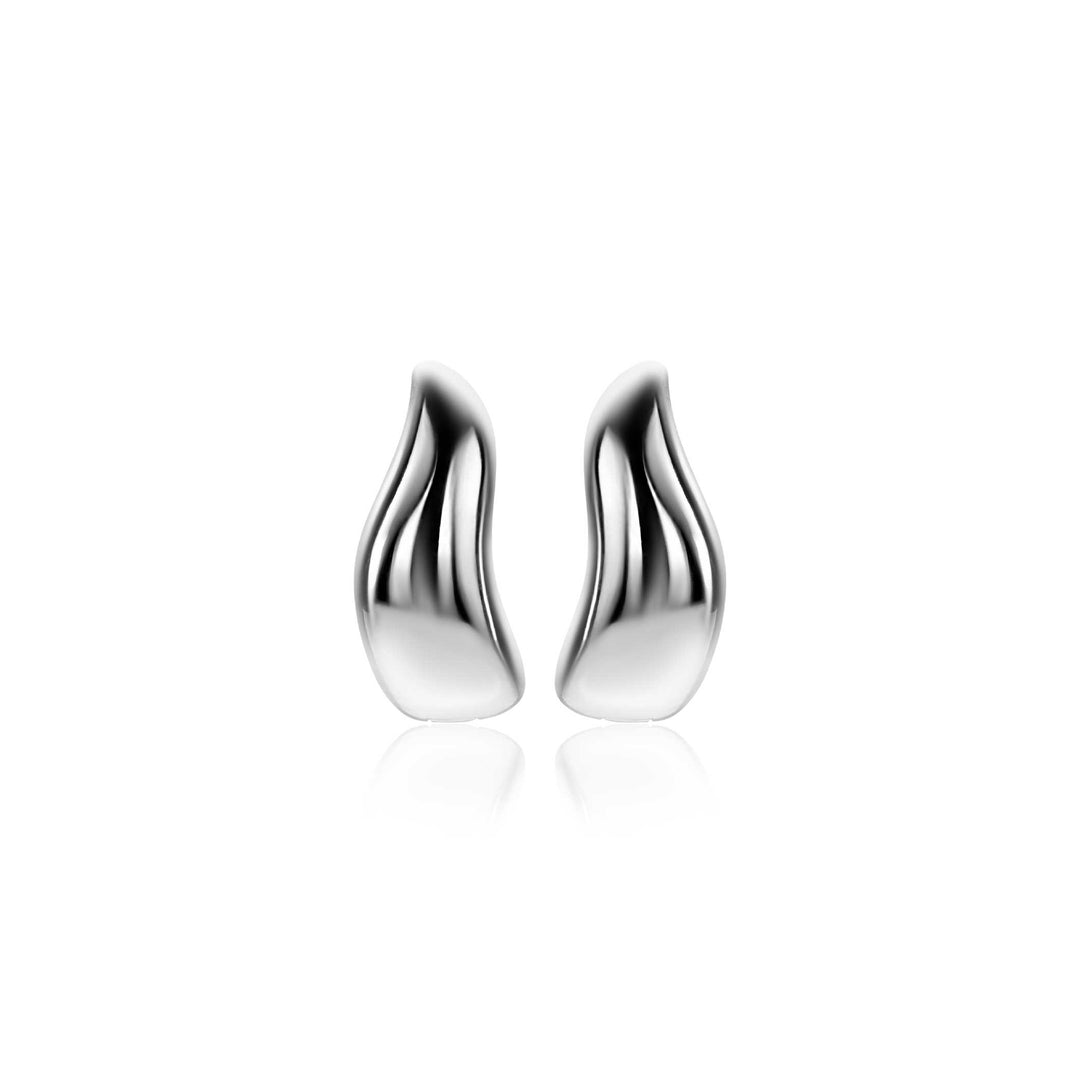 Een paar Zinzi oorbellen zilver ZIO2609 abstract gevormde studs, met gladde, gebogen zilveren oppervlakken; perfect voor een moderne look.