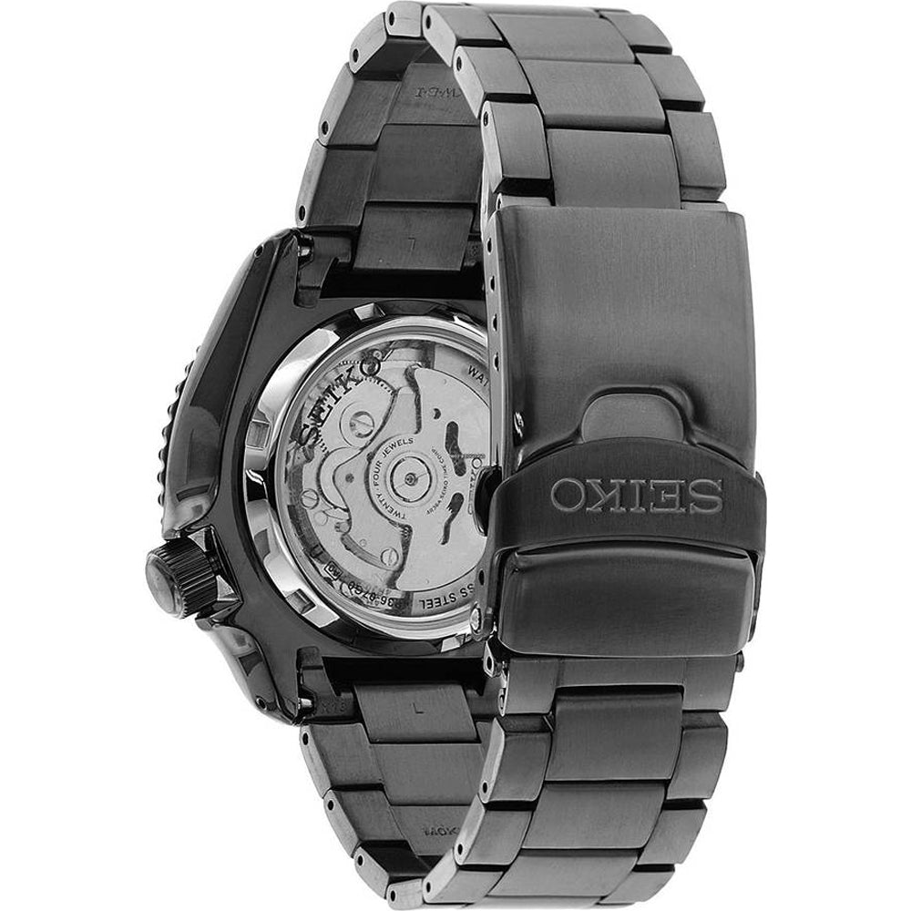 De Seiko 5 Sports SRPD65K1 van Seiko is een zwart metalen horloge met een open achterkant die het automatische uurwerk laat zien. Het heeft een geborstelde afwerking, merksluiting, getextureerde kroon en is waterbestendig tot 10ATM voor duurzaamheid.
