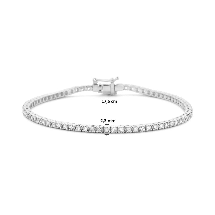 14k witgouden tennisarmband uit de Van der Kooij Collectie met diamanten (2.00ct H SI), 17,5 cm lang en 2,3 mm breed, gepresenteerd op een witte achtergrond.