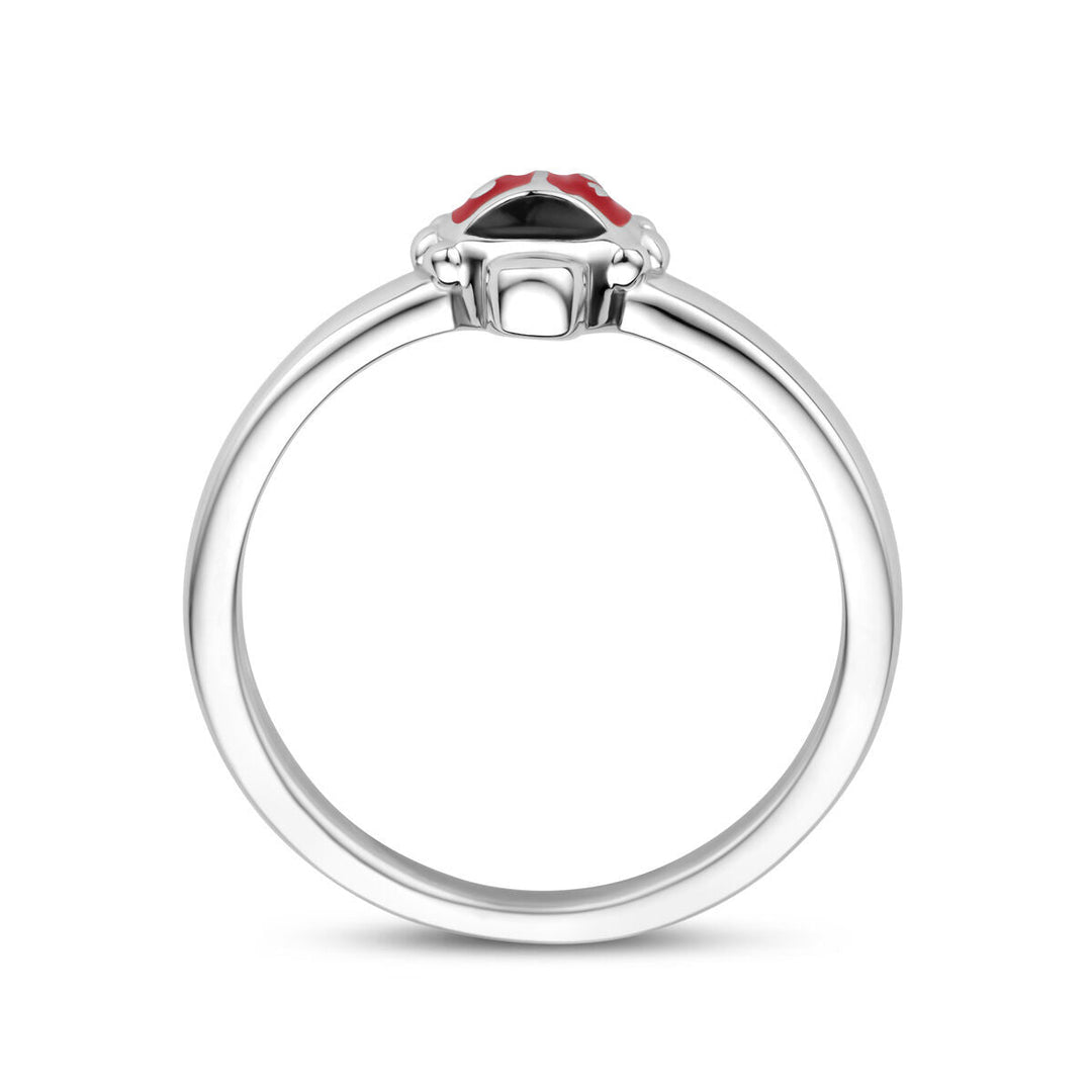 Een Van der Kooij Collectie ring lieveheersbeestje zilver gerhodineerd, van opzij gefotografeerd tegen een witte achtergrond met het kleine lieveheersbeestje als middelpunt.