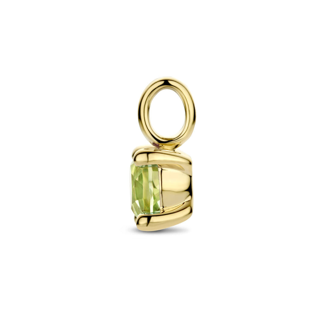 De hanger peridot 14K geelgoud van Van der Kooij Collectie heeft een kleine, facetgeslepen rechthoekige lichtgroene peridot gezet in 14k geelgoud met een ronde lus, afgebeeld op een effen witte ondergrond.