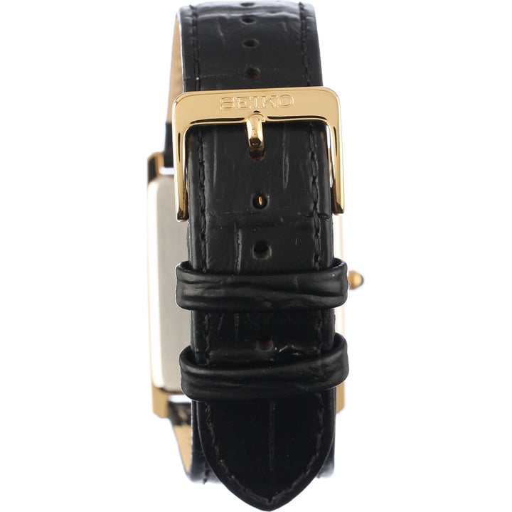 Een close-up van de Seiko Dames Horloge SWR054P1 toont de zwarte leren band met gouden Seiko gesp, gestikte details en meerdere verstelgaatjes. De roestvrijstalen kast is gedeeltelijk zichtbaar achter de band.