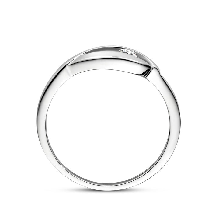 De Van der Kooij Collectie ring druppel zirkonia is een gerhodineerde zilveren ring met een gladde, afgeronde band en een klein zirkonia accent-gemaakt in een minimalistische poli/mat stijl.