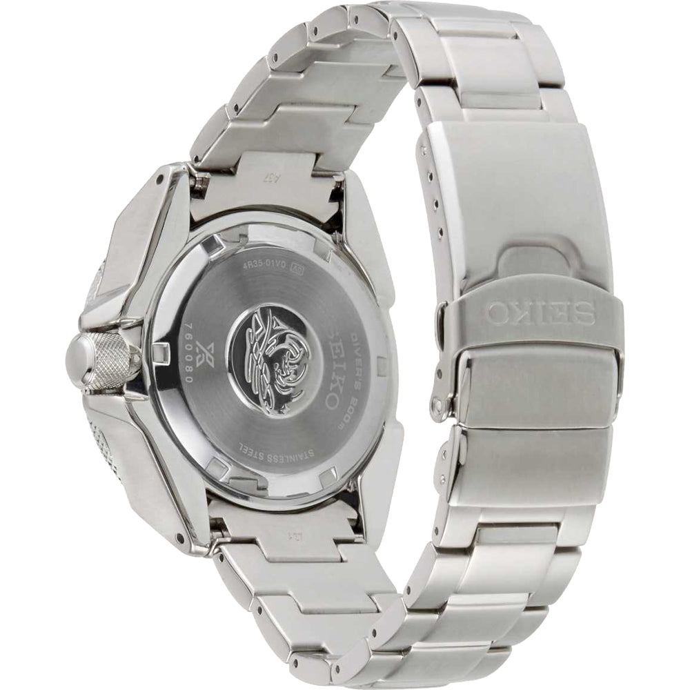Het Seiko Prospex SRPF03K1 polshorloge heeft een zilveren metalen band, iconisch logo, ingewikkelde gravures en een ongeklemd zicht op het automatische uurwerk. Het beschikt over 20ATM waterbestendigheid voor verbeterde duurzaamheid.