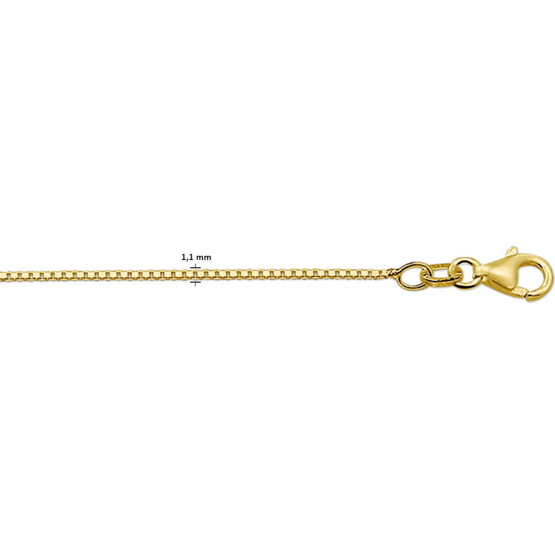 Close-up van het Van der Kooij Collectie collier venetiaans 1,1 mm 14K geelgoud, met een delicate Venetiaanse ketting en karabijnslot.