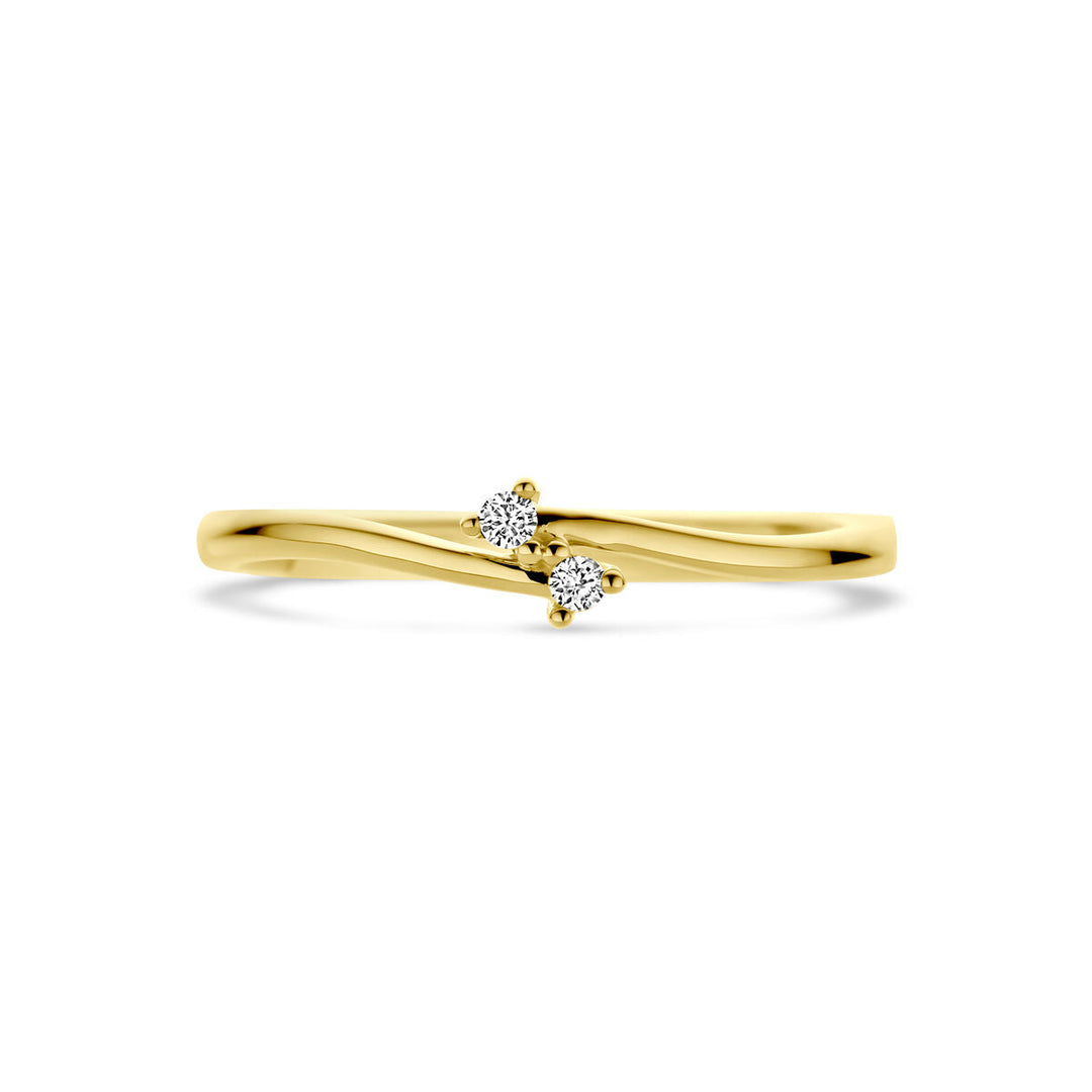 Een verfijnde 14K geelgouden ring uit de Van der Kooij Collectie, met een slanke, licht gedraaide band en twee kleine diamanten (0.03ct H SI) naast elkaar gezet in het midden.