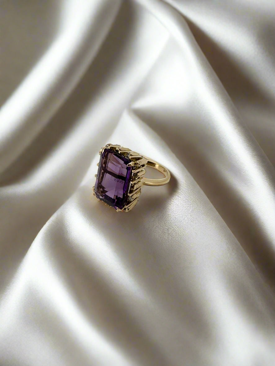 Vintage Ring aus 14k Gold mit rechteckigem Amethyst und Diamanten, 10,7 g