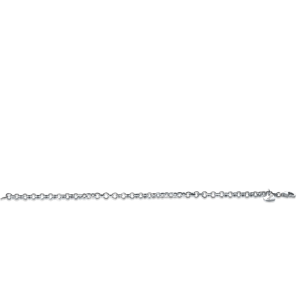 De Zinzi Armband Zilver Zia1911 heeft een delicaat ontwerp met een dunne zilveren ketting, met kleine, gelijkmatig verdeelde schakels en een karabijnsluiting, die elegant wordt gepresenteerd tegen een onberispelijk witte achtergrond.