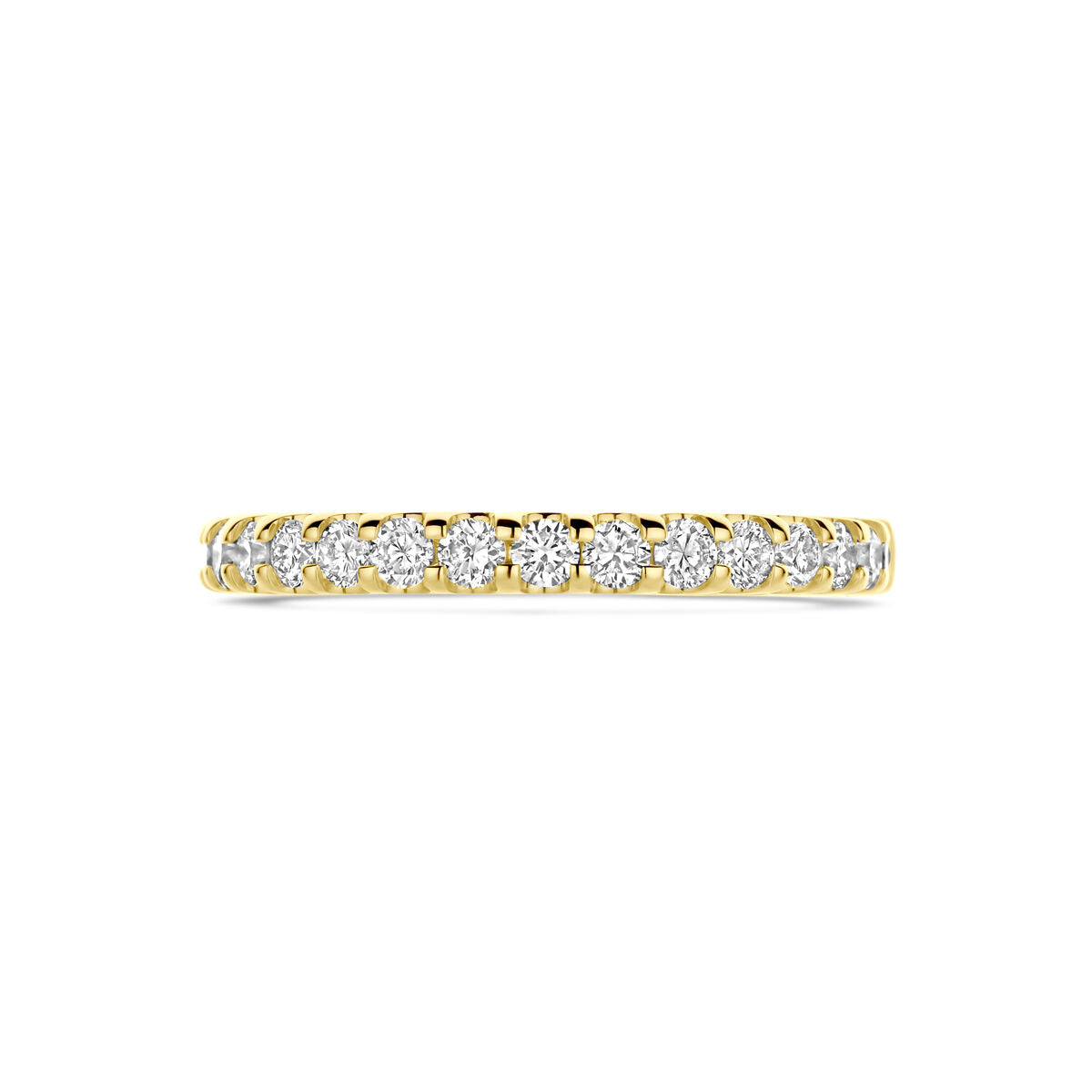 De Van der Kooij Collectie ring lab grown diamant 0.51ct h si in 14K geelgoud heeft een rij ronde briljant geslepen diamanten die doorlopend over de bovenzijde zijn gezet en is afgebeeld tegen een witte achtergrond.
