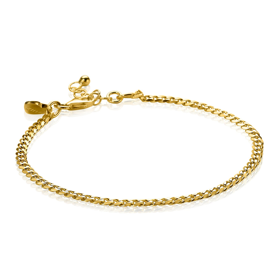 De Zinzi Armband Gold Plated Zia1418 G is een delicate gouden kettingarmband met een klein hartje, met een veilige sluiting en verstelbare lengte. Het belichaamt elegantie en wordt weergegeven op een witte achtergrond.