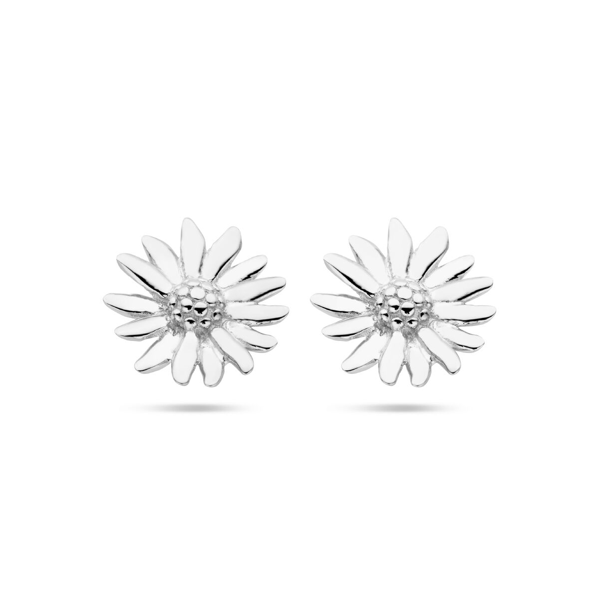 Ohrstecker in Form einer Margerite aus rhodiniertem Silber mit detaillierten Blütenblättern