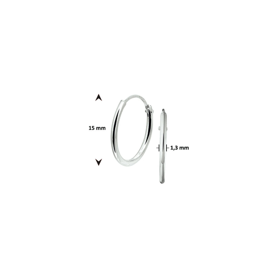 Zilveren oorringen 1,3 mm ronde buis van Van der Kooij Collectie met scharniersluiting, diameter 15 mm, weergegeven van voor- en zijkant op een witte achtergrond.